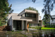 Miralagos II House
