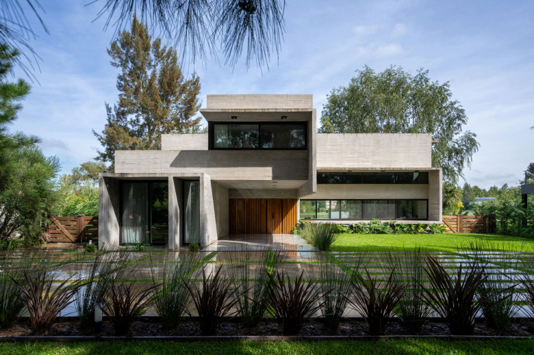Miralagos II House
